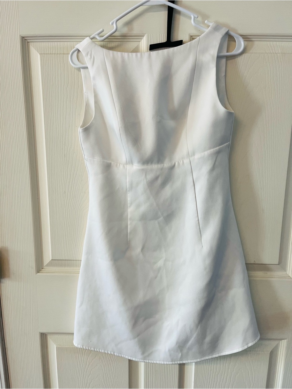 Sleeveless White Mini Shift Dress with low back